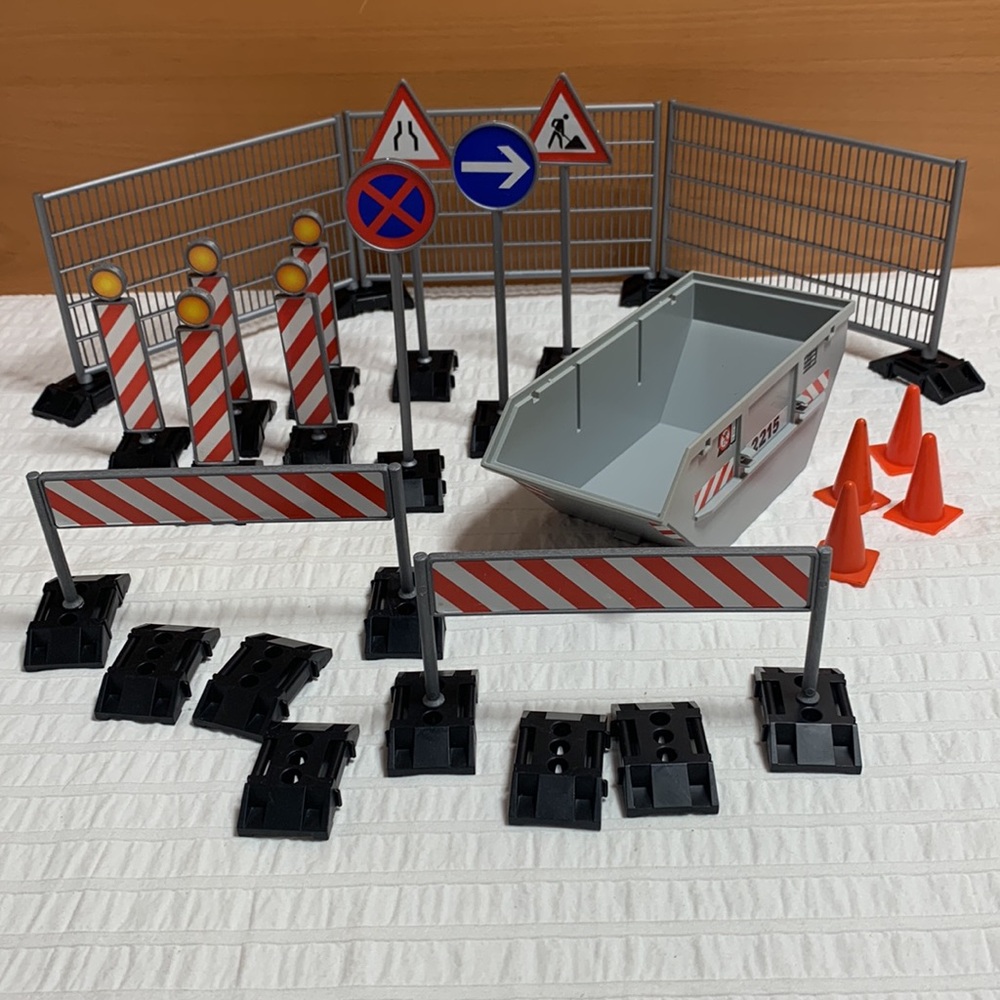 Bruder 62007 - Construction Site Signs, Fencing, Etc - Playmobil Dumpster